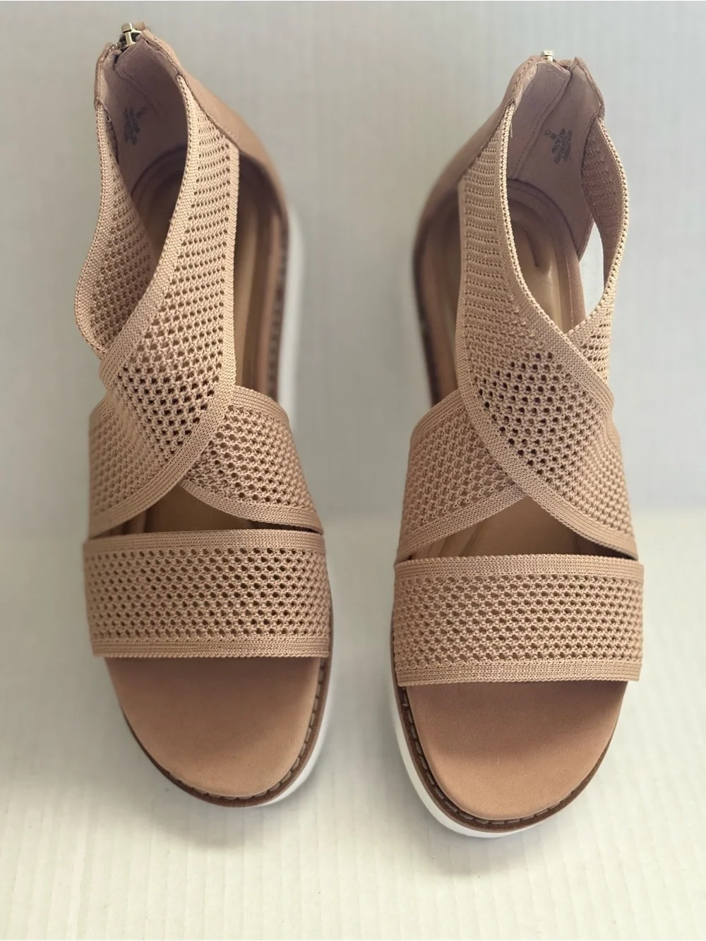 Easy Spirit Women's Wander Lightweight Strappy Sandals Taupe Arch Support Sz 8M